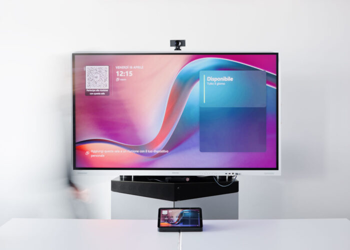 Schermi interattivi con sistema audio video professionali per sale riunioni