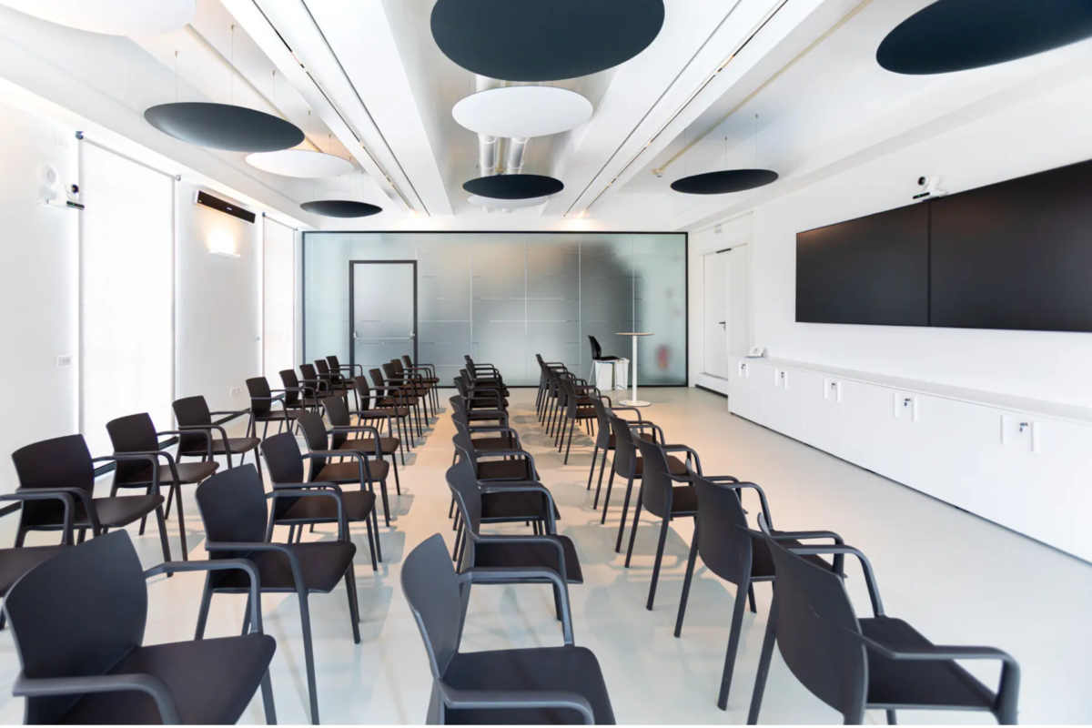 sala-formazione-audio-video-newpharm-1: questa immagine non ha ancora un testo alternativo.